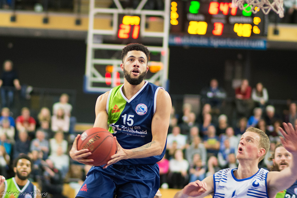 Darius Thompson in actie tegen Landstede.